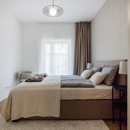 Elegant Premium With Parking